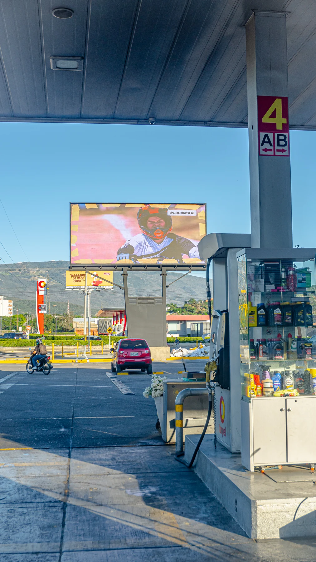 Pantalla publicitaria de la estación ESPRIN Escobal